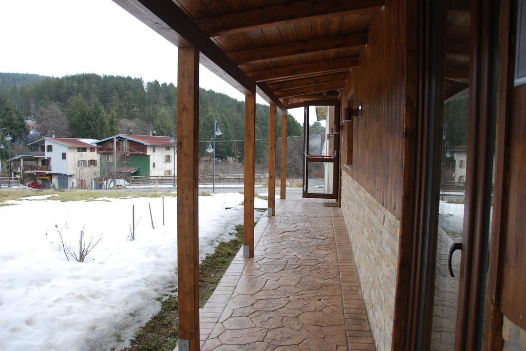 Guest House Caracas Lorica Exterior foto